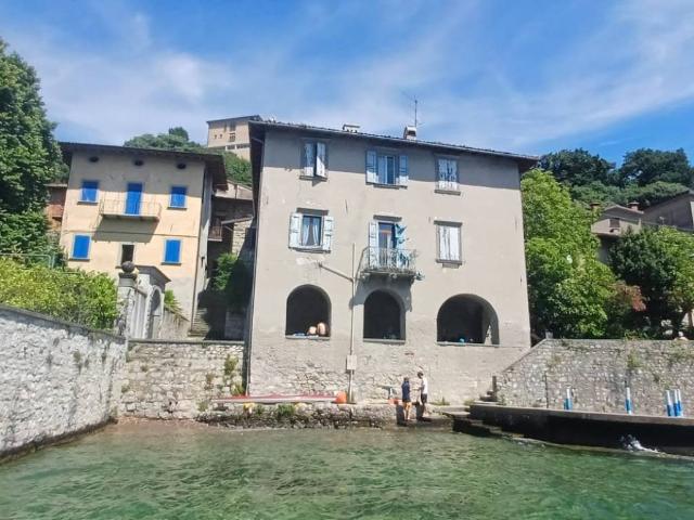 Casa indipendente in vendita a Monte Isola BS