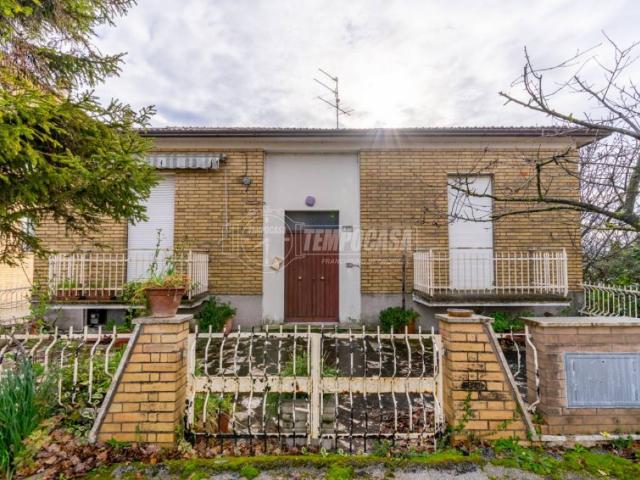 Casa indipendente in vendita a Monte San Giusto MC