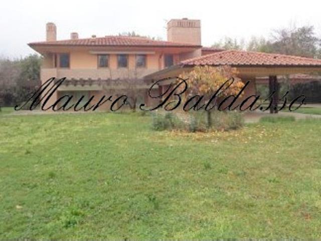 CASA INDIPENDENTE in VENDITA a MONTEBELLUNA di 18 vani