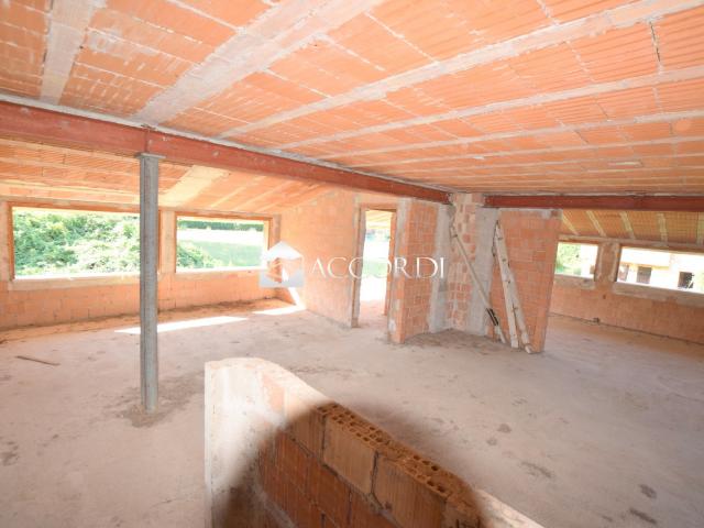 CASA INDIPENDENTE in VENDITA a MONTEBELLUNA di 7 vani