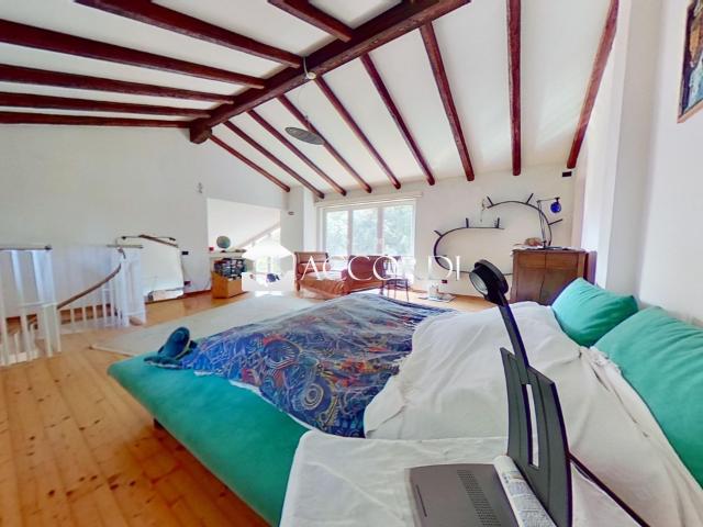 CASA INDIPENDENTE in VENDITA a MONTEBELLUNA di 9 vani