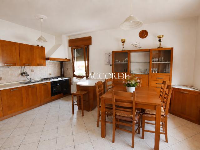CASA INDIPENDENTE in VENDITA a MONTEBELLUNA di 9 vani