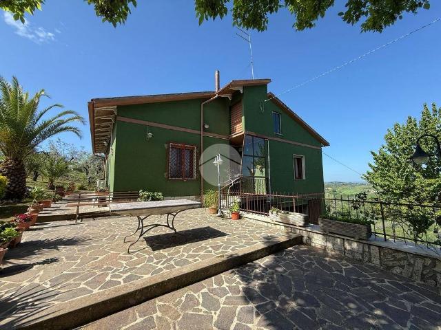 Villa in vendita a Montebuono RI