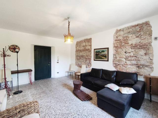 Casa indipendente in vendita a Montecarlo LU