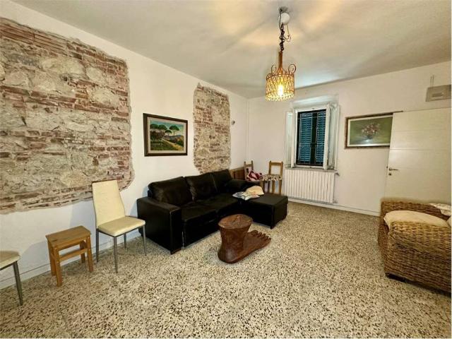 Casa indipendente in vendita a Montecarlo LU