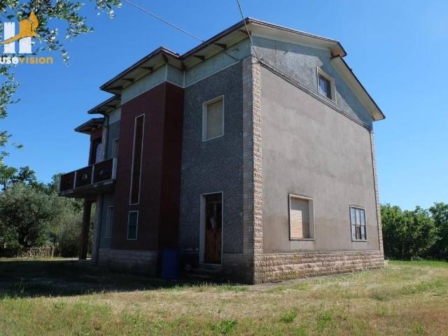 Casa indipendente in vendita a Montecarotto AN