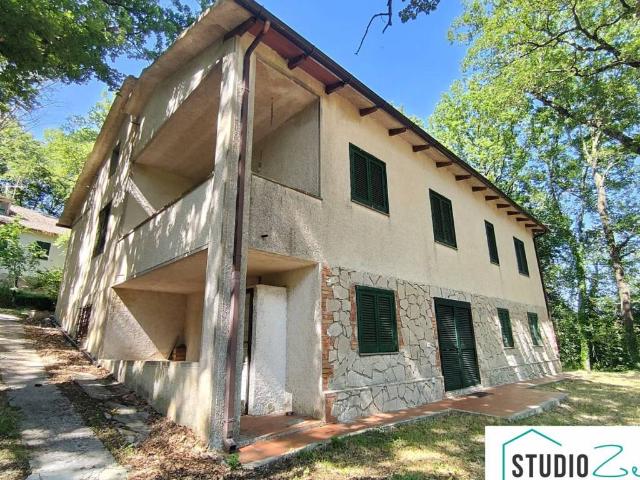 Casa indipendente in vendita a Montecastrilli TR