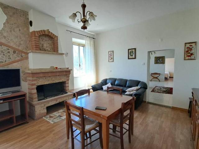 Casa indipendente in vendita a Montecastrilli TR