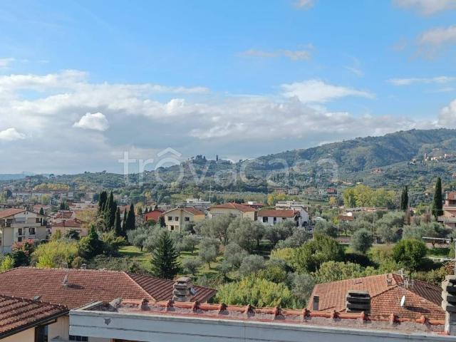 Casa indipendente in vendita a Montecatini Terme