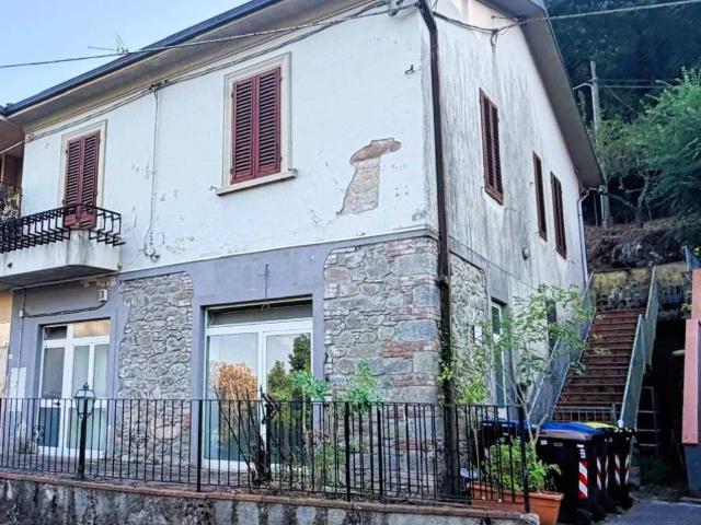Casa indipendente in vendita a Montecatini Terme PT