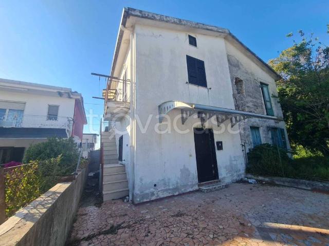 Casa indipendente in vendita a Montecorvino Pugliano via Etna