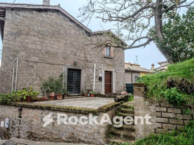 Casa indipendente in vendita a Montefiascone via Stefanoni, 22, Zepponami