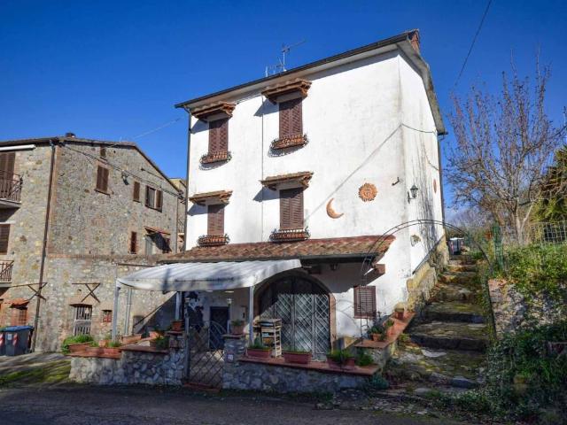 Casa indipendente in vendita a Monteleone d'Orvieto TR