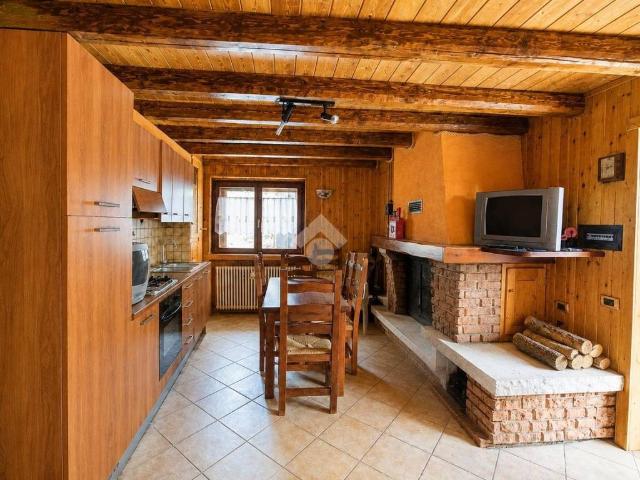 Casa indipendente in vendita a Montemezzo CO