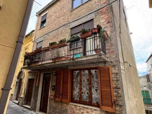 Casa indipendente in vendita a Montenero di Bisaccia CB