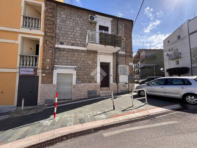 Casa indipendente in vendita a Montenero di Bisaccia via Pola, 2