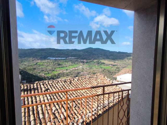 Casa indipendente in vendita a Monterosso Almo RG