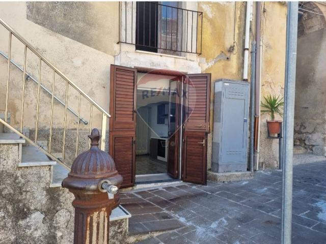 Casa indipendente in vendita a Monterosso Almo RG