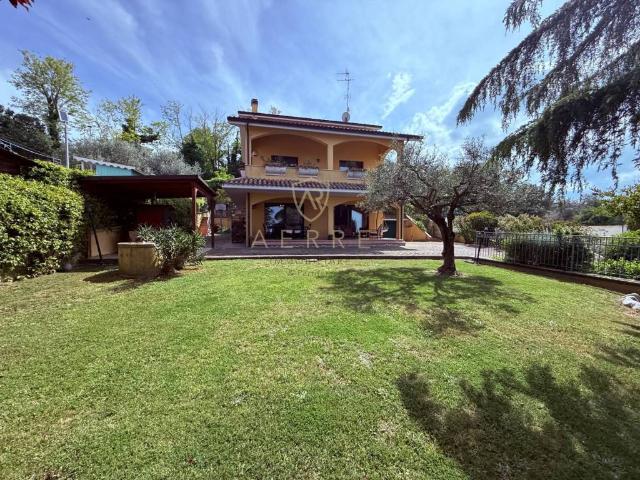 Casa indipendente in vendita a Montesilvano, Montesilvano Colle