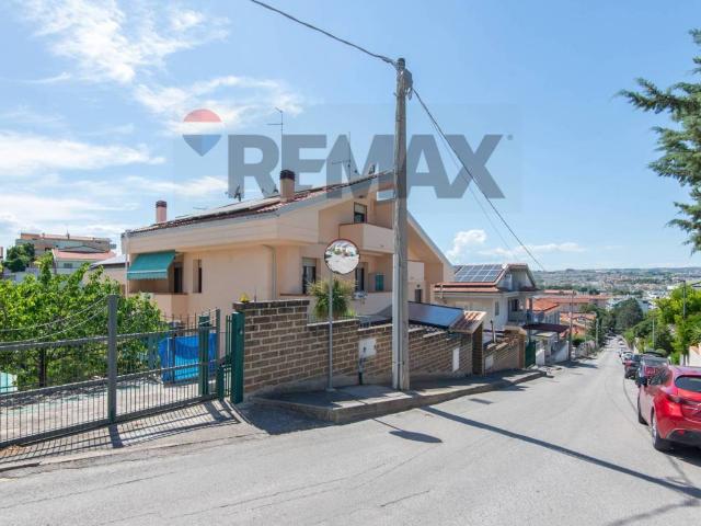 Casa indipendente in vendita a Montesilvano PE