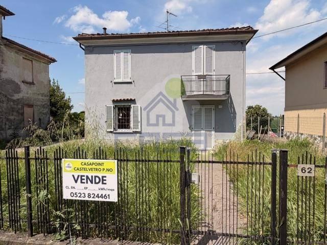 Casa indipendente in vendita a Monticelli d'Ongina