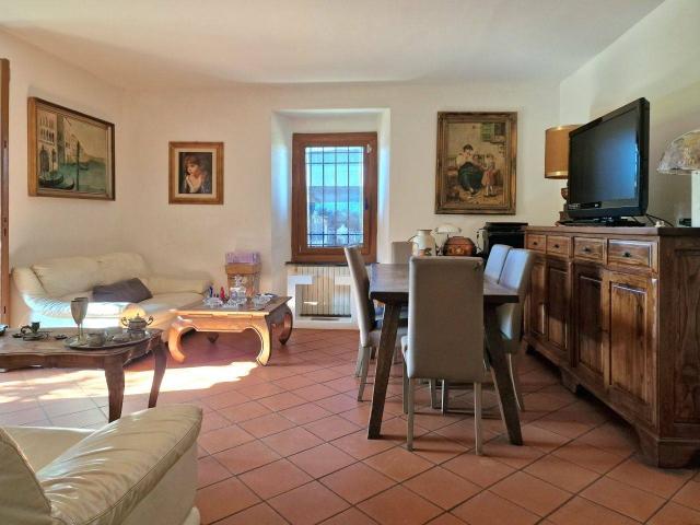 Casa indipendente in vendita a Montignoso