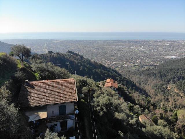 Casa indipendente in vendita a Montignoso