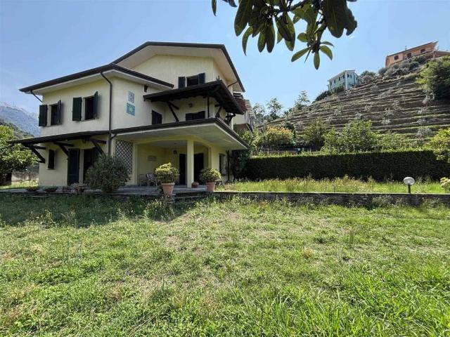 Casa indipendente in vendita a Montignoso MS