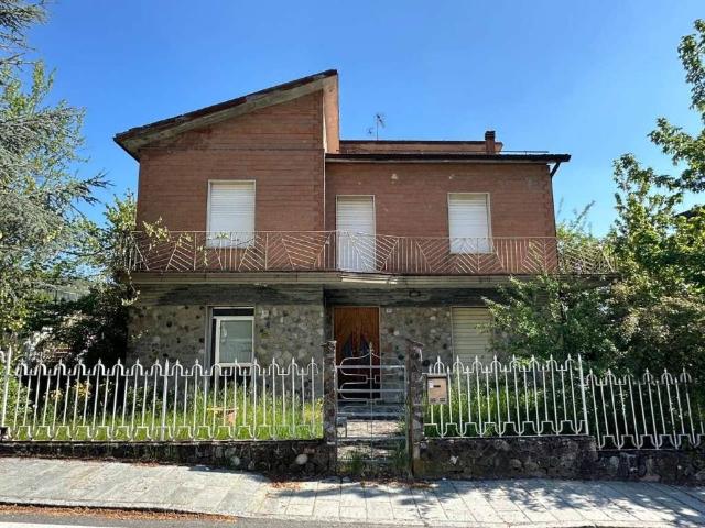 Casa indipendente in vendita a Morfasso PC