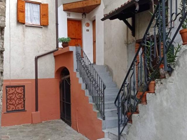 Casa indipendente in vendita a Mornese AL