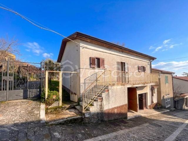 Casa indipendente in vendita a Morra De Sanctis via Longobardi