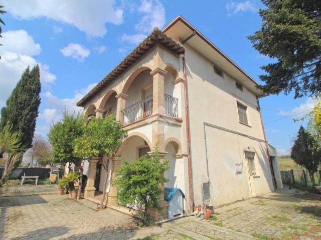 Casa indipendente in vendita a Mosciano Sant'Angelo