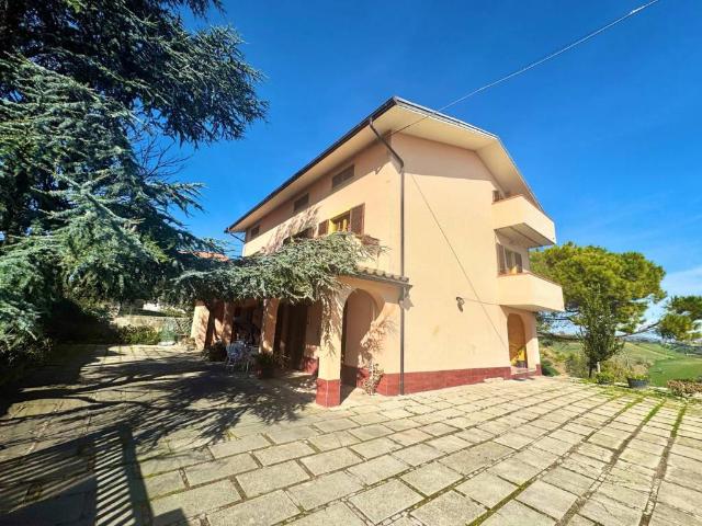 Casa indipendente in vendita a Mosciano Sant'Angelo TE
