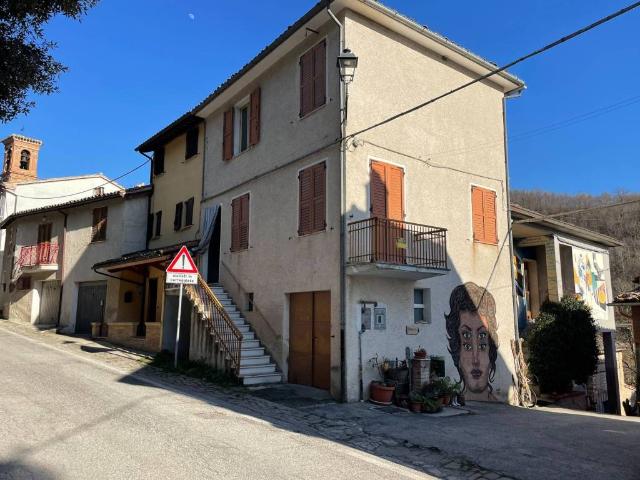 Casa indipendente in vendita a Matelica MC