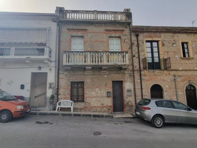 Casa indipendente in vendita a Mazzarra' Sant'Andrea