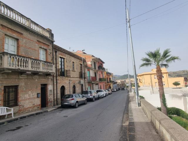 Casa indipendente in vendita a Mazzarrà Sant'Andrea