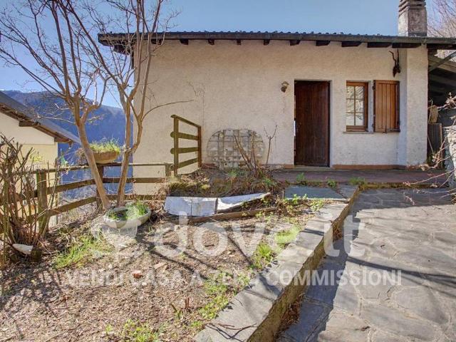 Casa indipendente in vendita a Maccagno con Pino e Veddasca VA