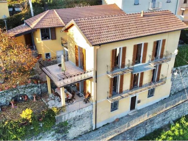 Casa indipendente in vendita a Maccagno con Pino e Veddasca VA