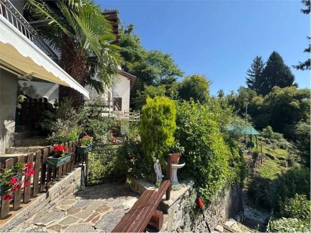 Casa indipendente in vendita a Maccagno con Pino e Veddasca VA