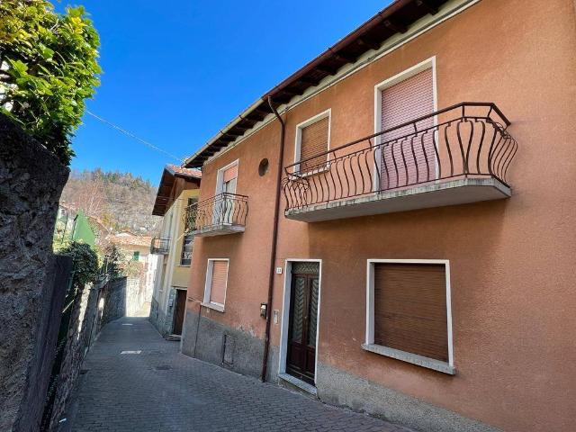 Casa indipendente in vendita a Magreglio CO