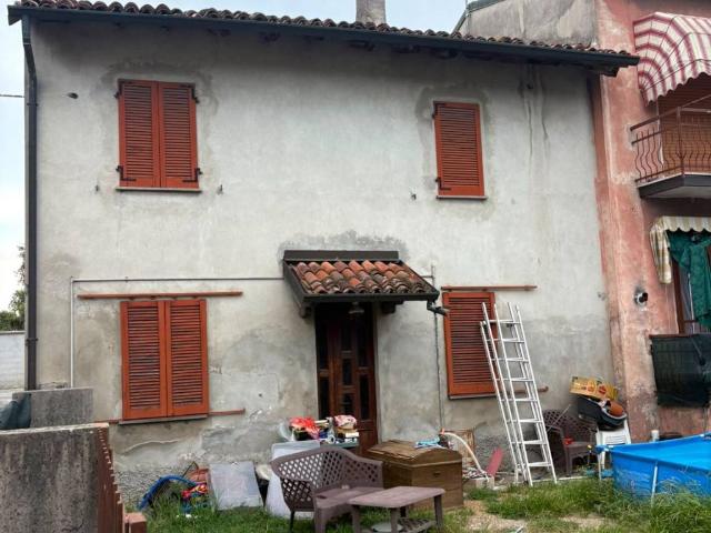 Casa indipendente in vendita a Maleo LO
