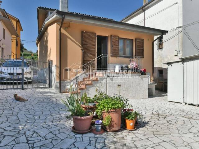 Casa indipendente in vendita a Maltignano AP
