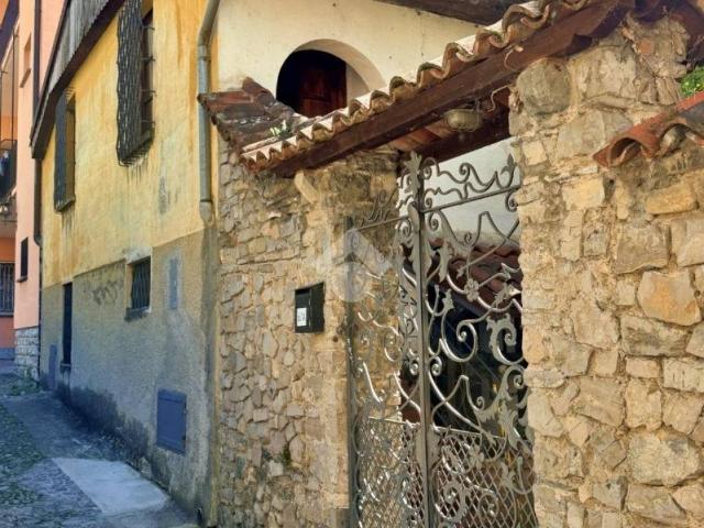 Casa indipendente in vendita a Mandello del Lario LC