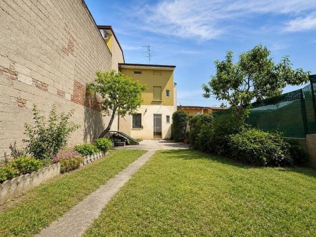 Casa indipendente in vendita a Manerbio BS