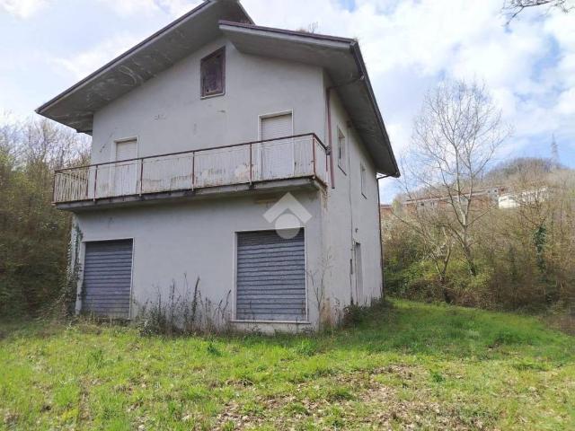 Casa indipendente in vendita a Manocalzati AV