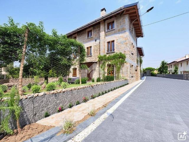 Casa indipendente in vendita a Manzano UD