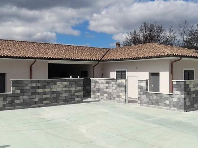 Casa indipendente in vendita a Manziana RM