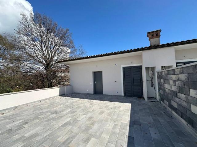 Casa indipendente in vendita a Manziana RM