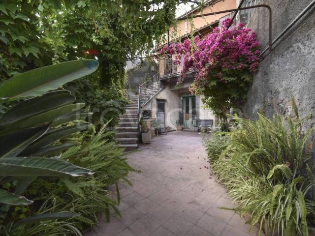 Casa indipendente in vendita a Mascalucia vicolo Lo Giudice, 5