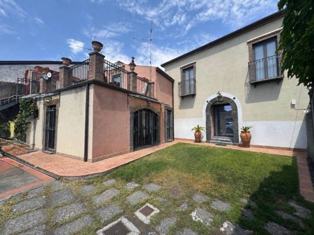 Casa indipendente in vendita a Mascalucia CT